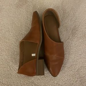Universal Thread Cut-Out Ankle Booties